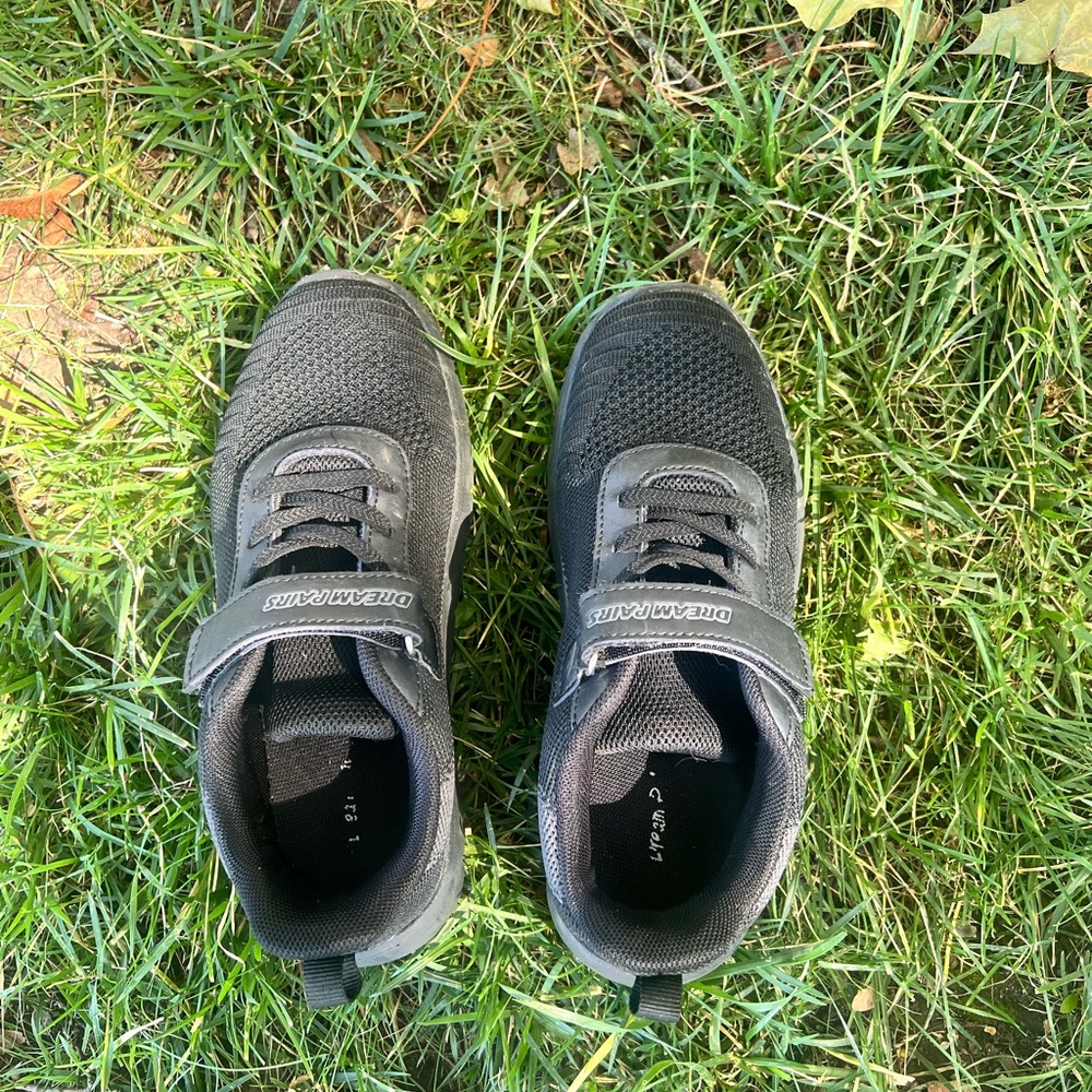 Dream Pairs Kids Black Sneakers Size 3 Shoes No Tie Strap Velcro Shoes Slip on